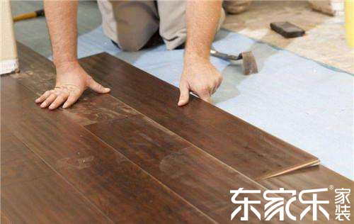 地板鋪貼一般在什么階段進行？